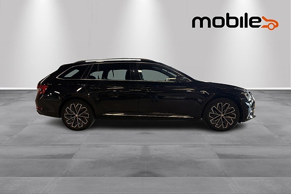 Skoda Superb 2 of 5