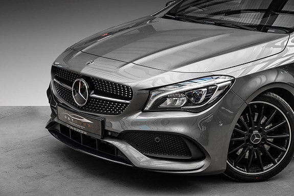 Mercedes-Benz CLA220 3 of 5