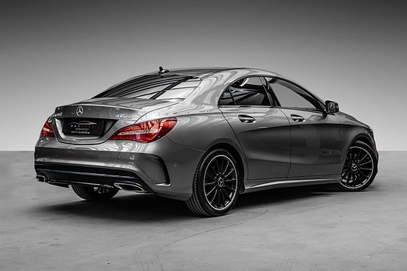 Mercedes-Benz CLA220 2 of 5