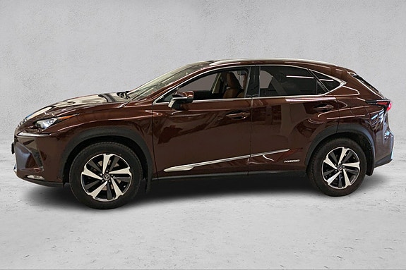Lexus NX300h 2 of 5