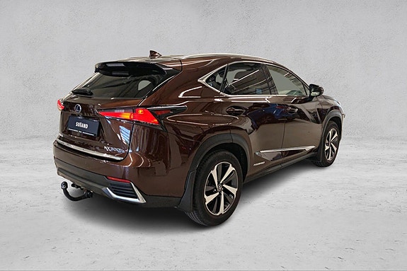 Lexus NX300h 5 of 5