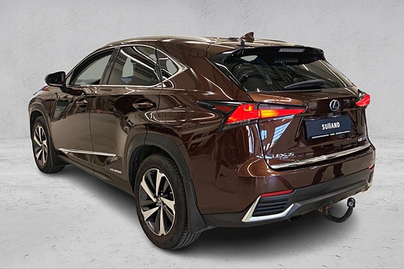 Lexus NX300h 3 of 5