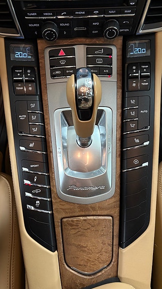 Porsche Panamera 26 of 30