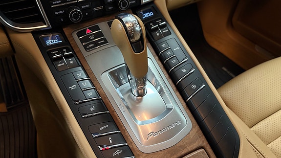 Porsche Panamera 27 of 30