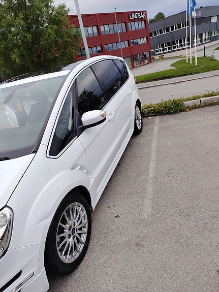Ford S-MAX 4 of 5