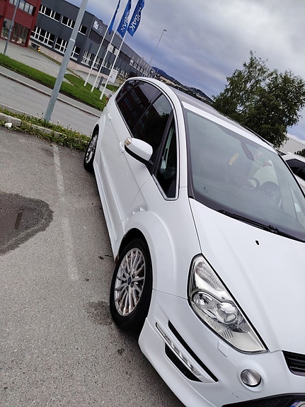 Ford S-MAX 3 of 5