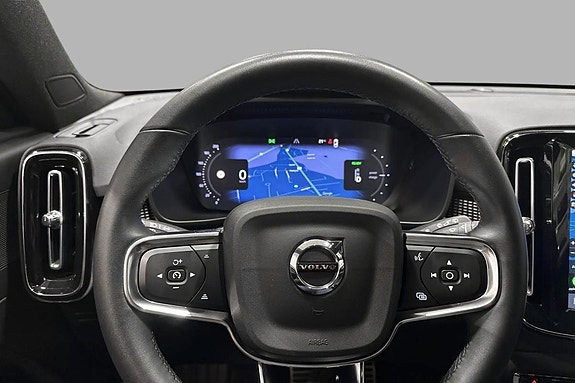 Volvo XC40 12 of 29