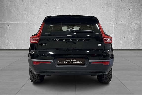 Volvo XC40 6 of 29