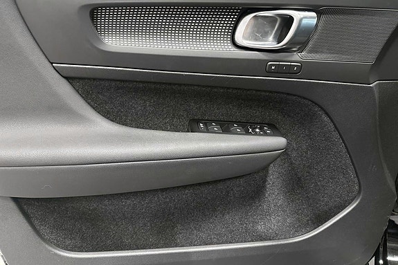 Volvo XC40 11 of 29