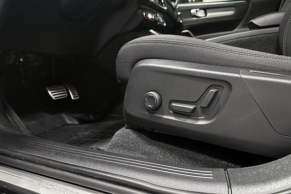 Volvo XC40 10 of 29