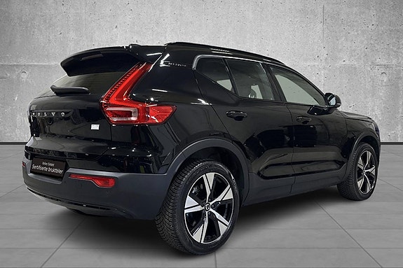 Volvo XC40 5 of 29