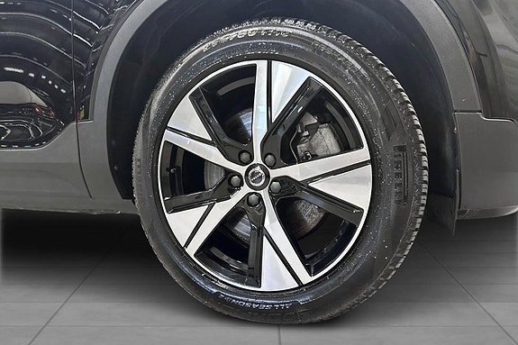Volvo XC40 8 of 29