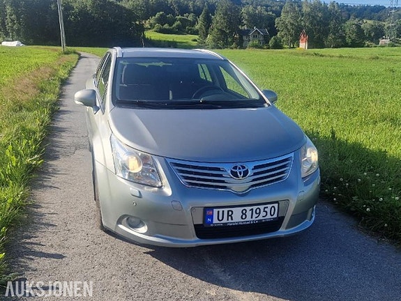 Toyota Avensis 2 of 5