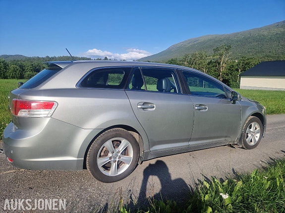 Toyota Avensis 4 of 5