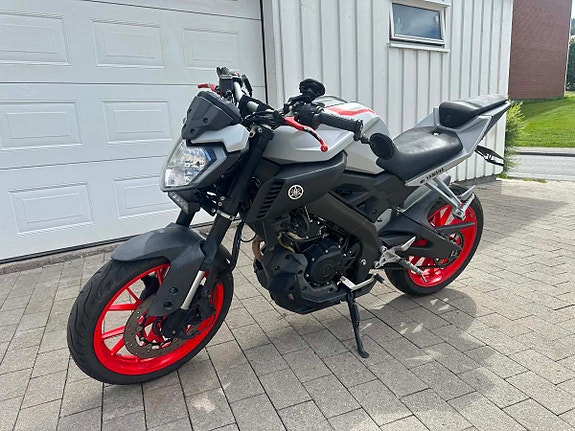Yamaha MT-125 2 of 13