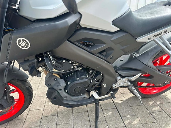 Yamaha MT-125 7 of 13