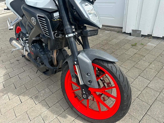 Yamaha MT-125 5 of 13