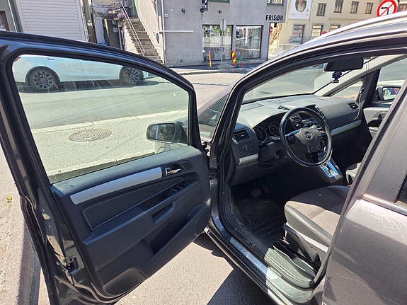 Opel Zafira 12 of 17