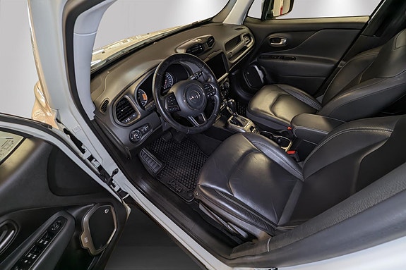 Jeep Renegade 11 of 30