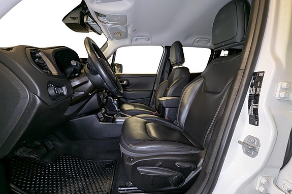 Jeep Renegade 12 of 30
