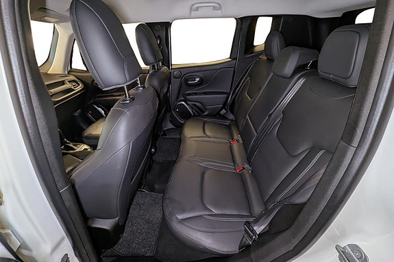 Jeep Renegade 13 of 30