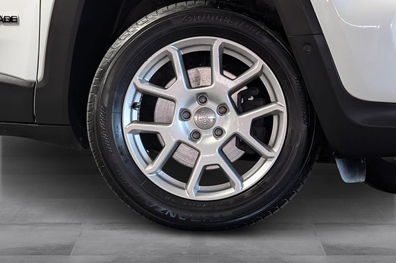 Jeep Renegade 3 of 30