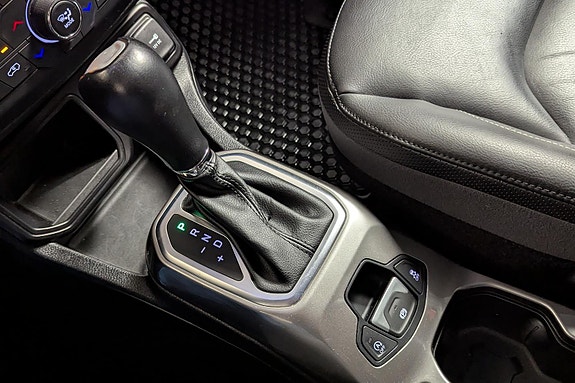 Jeep Renegade 26 of 30