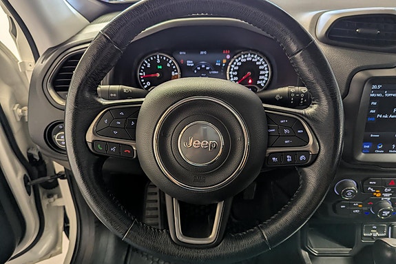 Jeep Renegade 25 of 30
