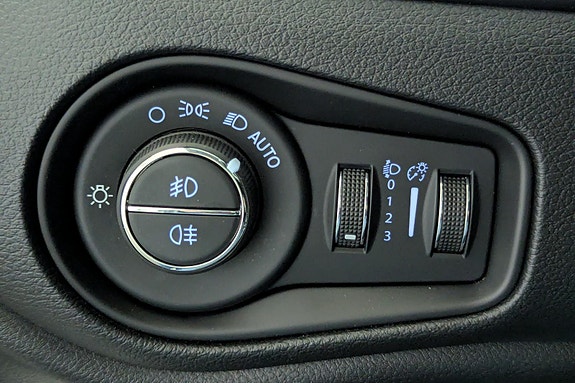 Jeep Renegade 22 of 30