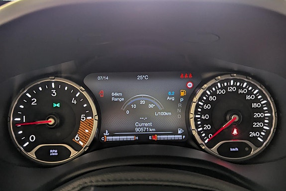 Jeep Renegade 16 of 30