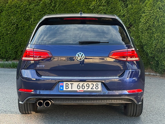 Volkswagen Golf VII 4 of 5