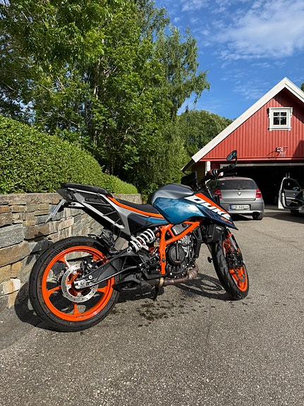 KTM 390 Duke 2 of 4