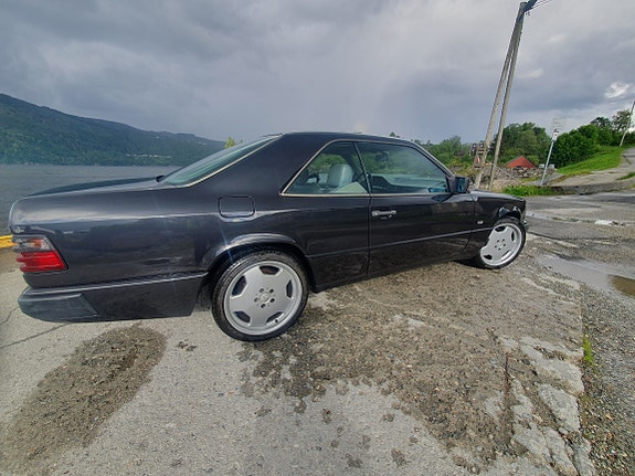 Mercedes-Benz E230 11 of 24