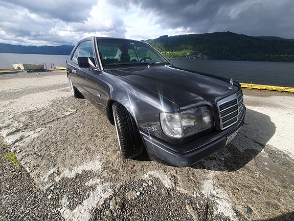 Mercedes-Benz E230 4 of 24