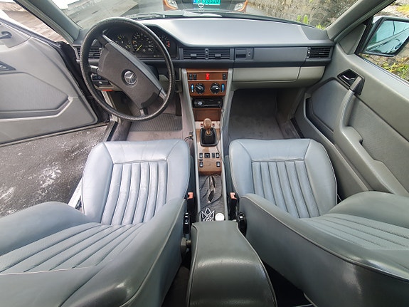 Mercedes-Benz E230 18 of 24