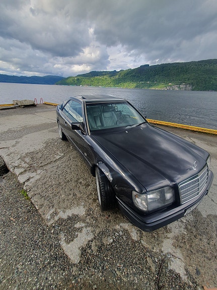 Mercedes-Benz E230 2 of 24