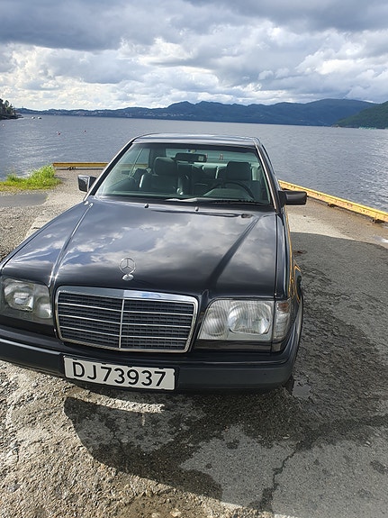 Mercedes-Benz E230 5 of 24