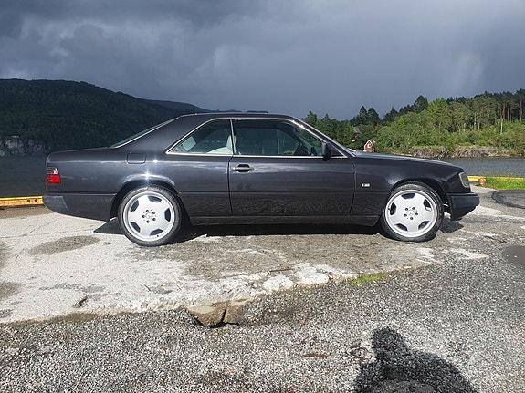 Mercedes-Benz E230 3 of 24