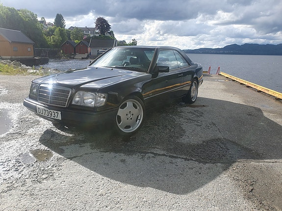 Mercedes-Benz E230 6 of 24