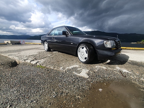Mercedes-Benz E230 9 of 24