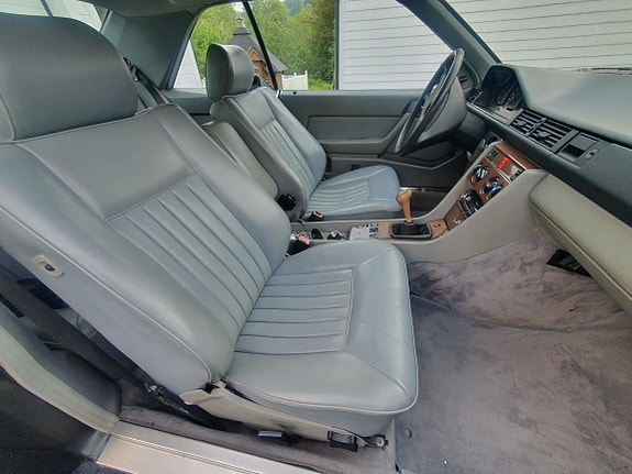 Mercedes-Benz E230 21 of 24