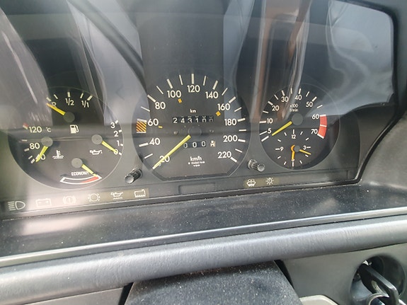 Mercedes-Benz E230 24 of 24