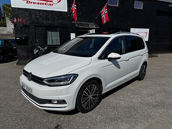 Volkswagen Touran 2 of 5