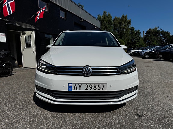 Volkswagen Touran 4 of 5