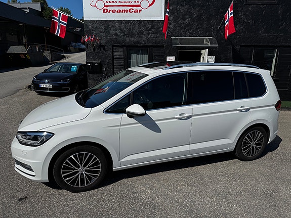 Volkswagen Touran 3 of 5