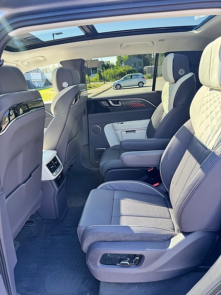 Hongqi E-HS9 13 of 22
