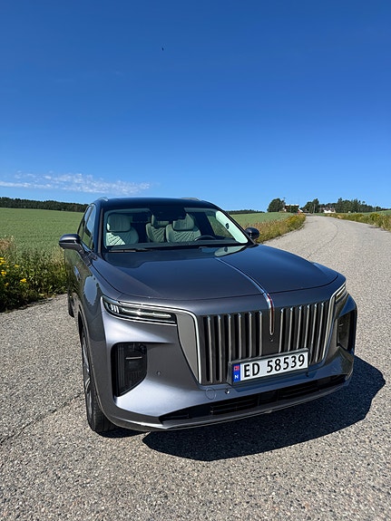 Hongqi E-HS9 3 of 22