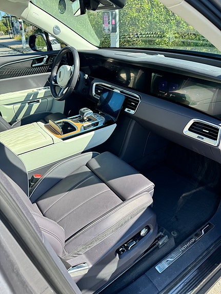 Hongqi E-HS9 12 of 22