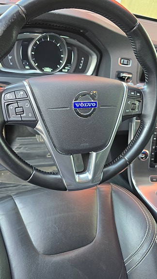 Volvo V60 8 of 12