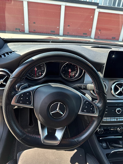 Mercedes-Benz GLA180 5 of 5
